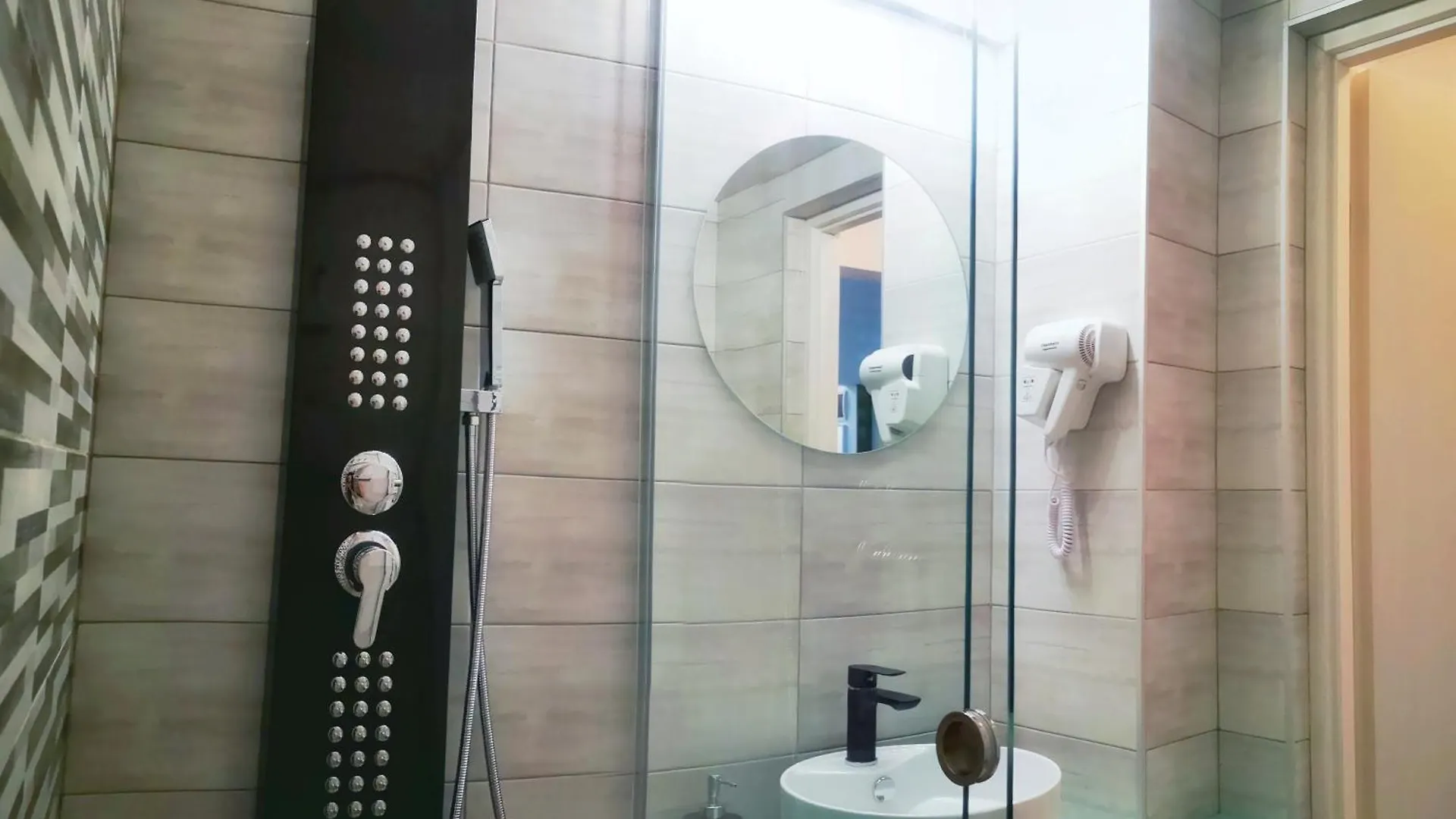 Let'S Make Memories Together ! Bucharest Apartment